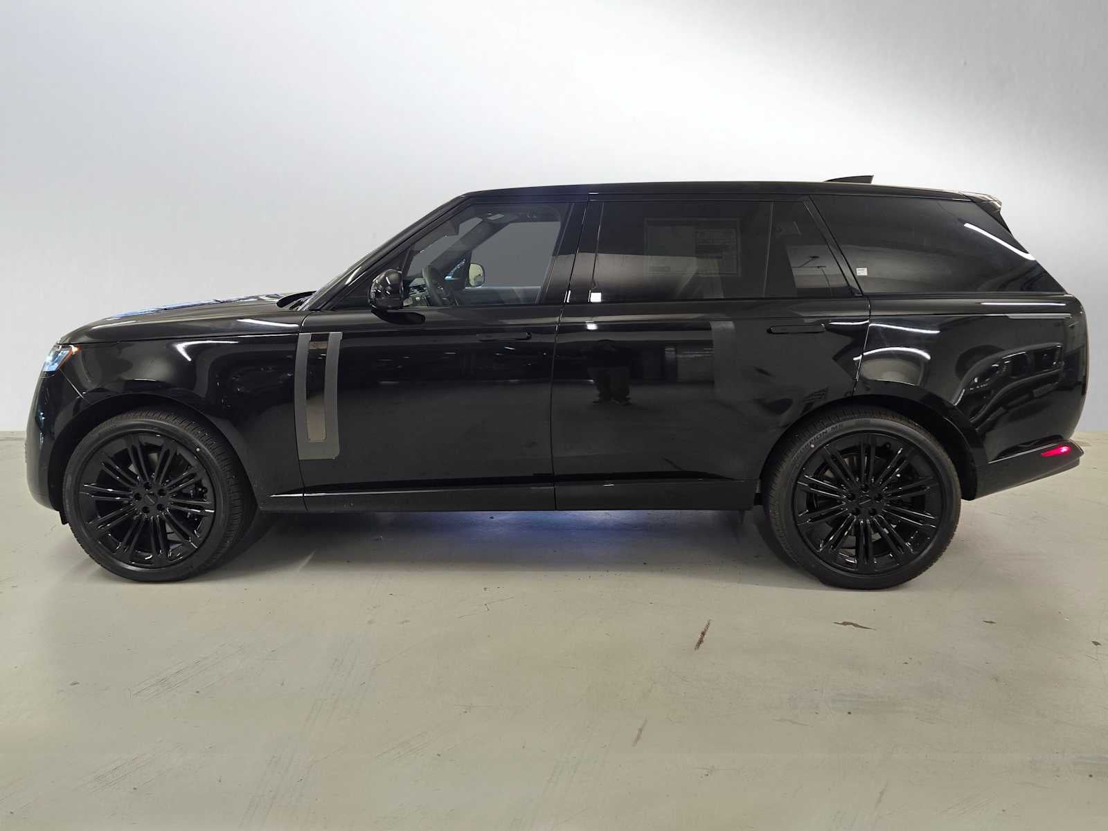 2026 Land Rover Range Rover SV