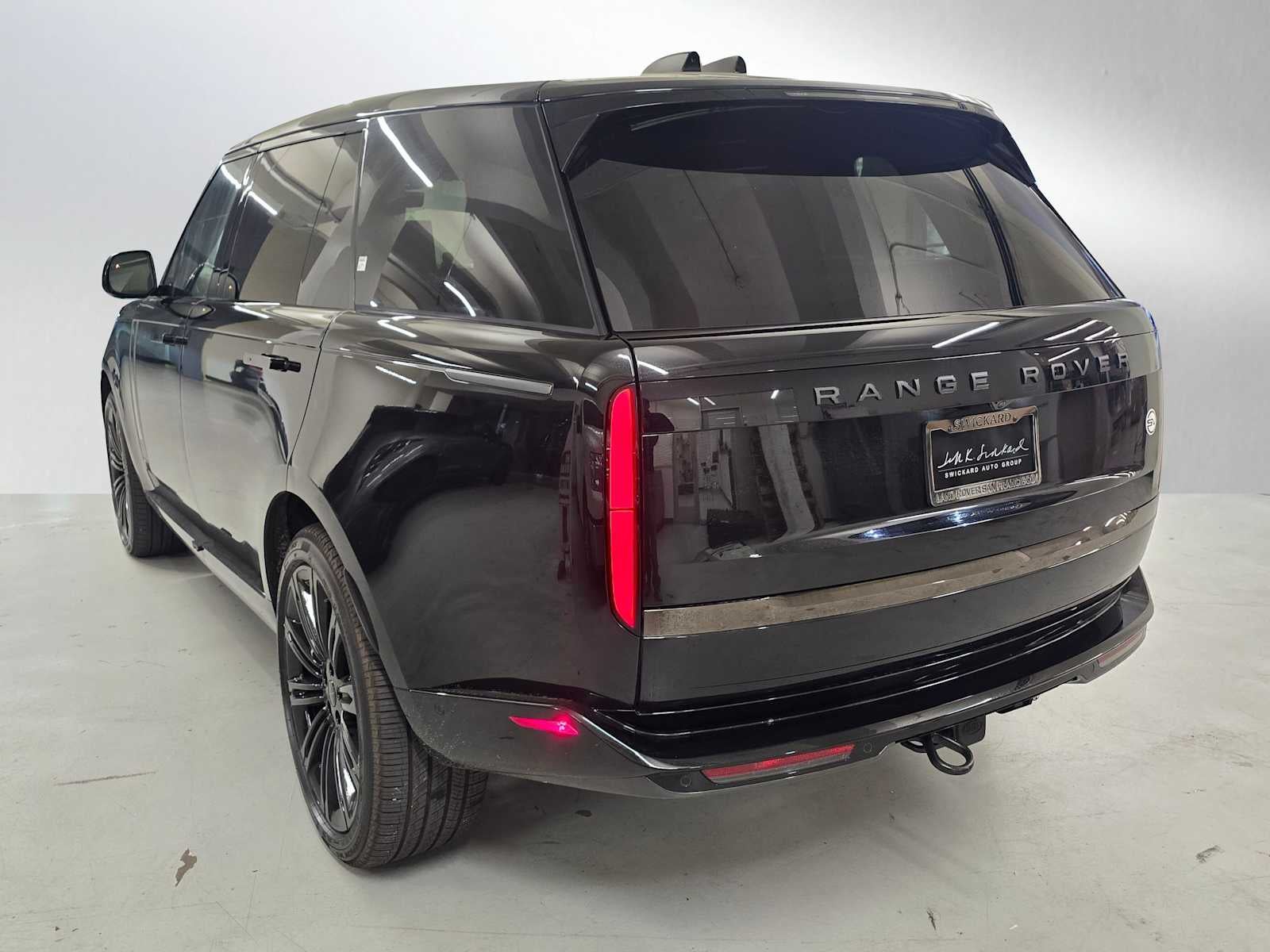 2026 Land Rover Range Rover SV