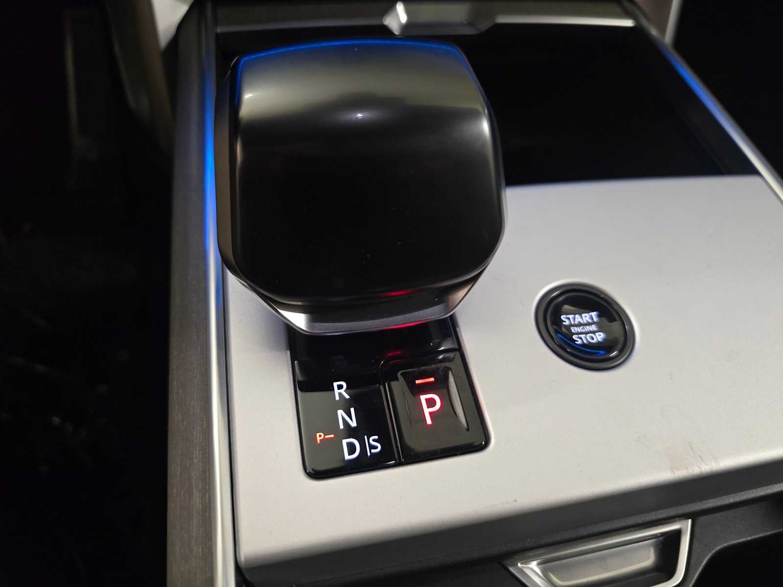 2026 Land Rover Range Rover SV