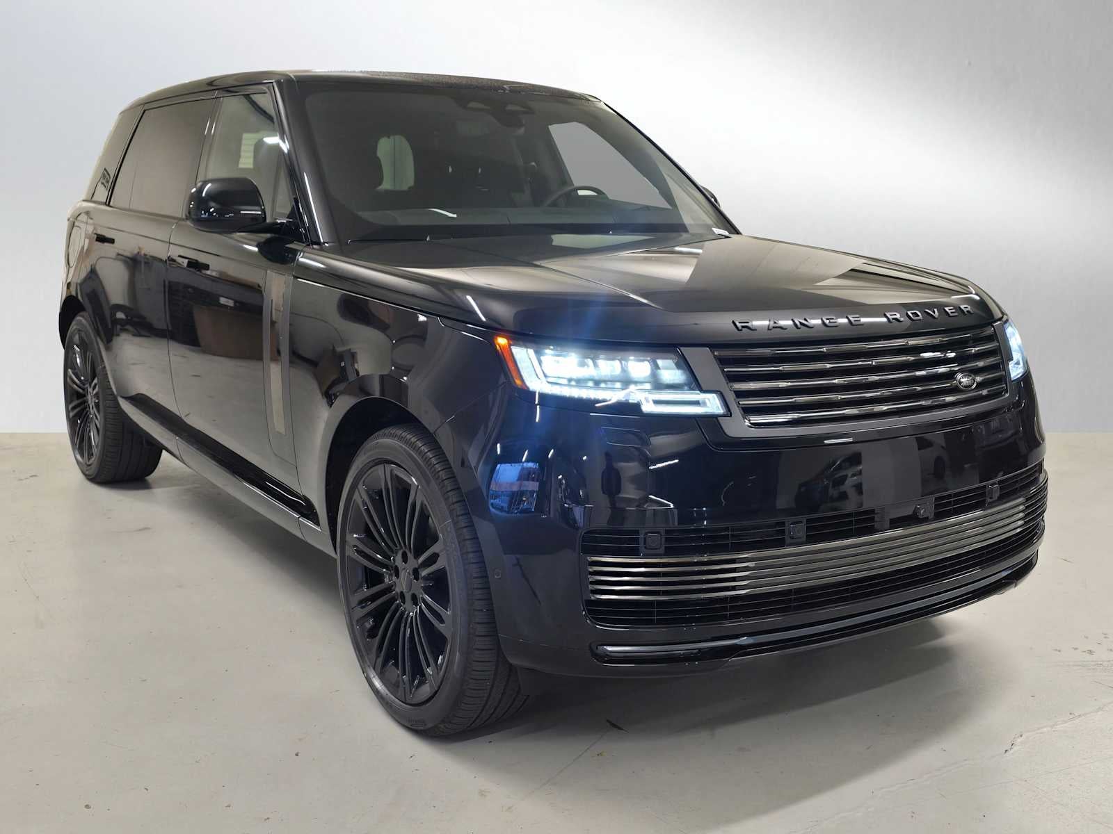 2026 Land Rover Range Rover SV