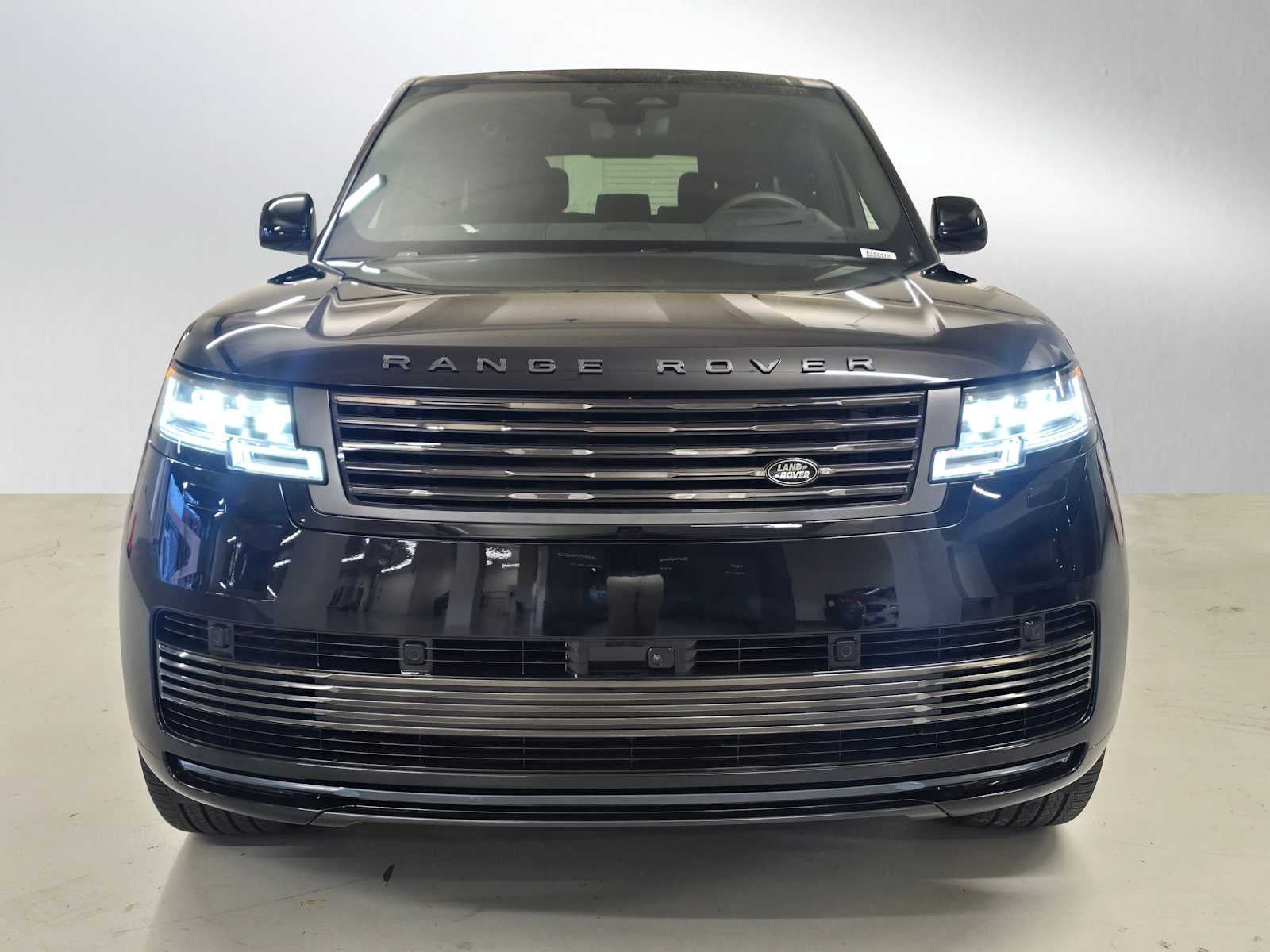 2026 Land Rover Range Rover SV