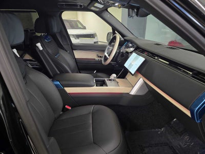 2025 Land Rover Range Rover SV