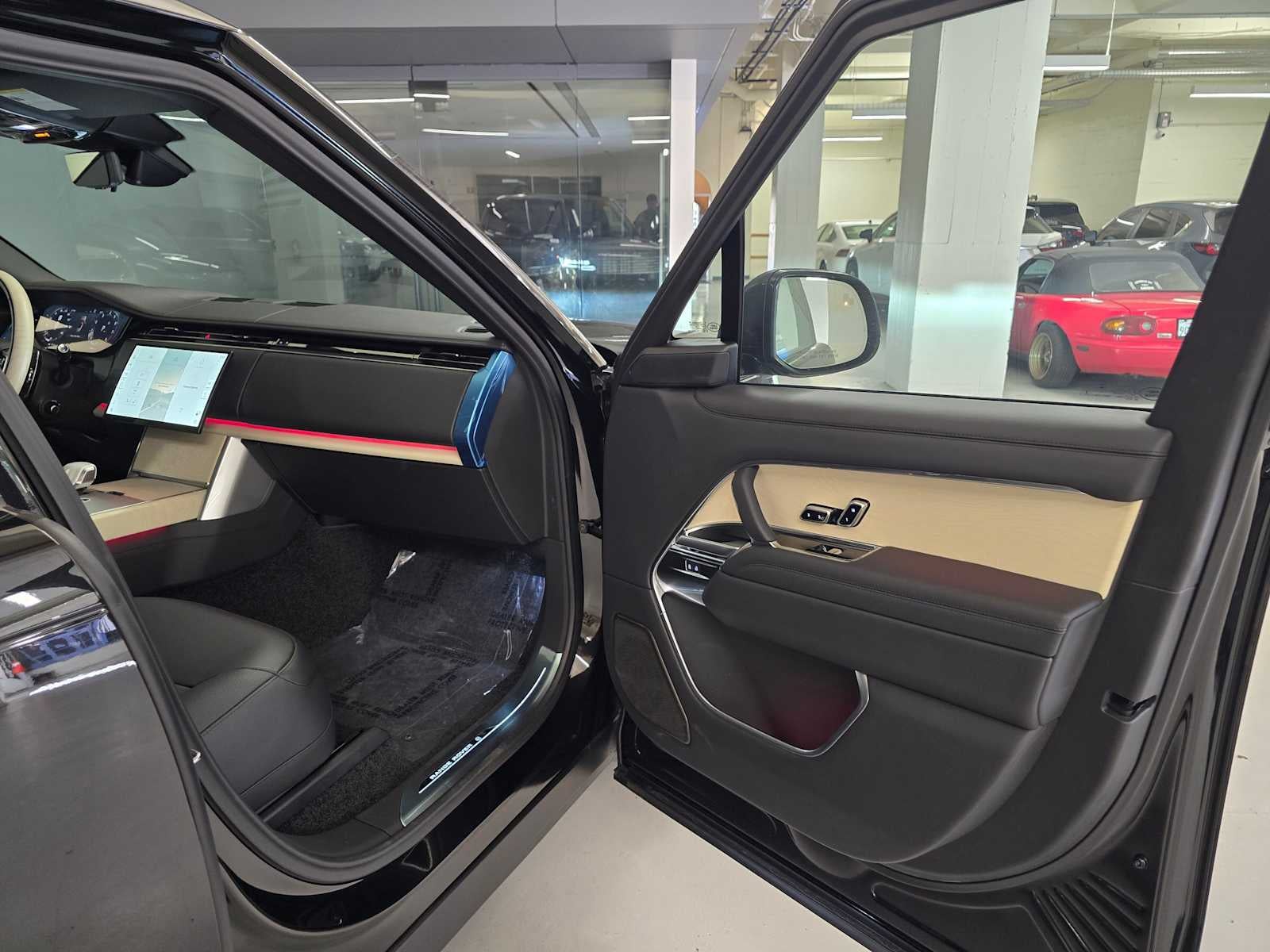 2025 Land Rover Range Rover SV