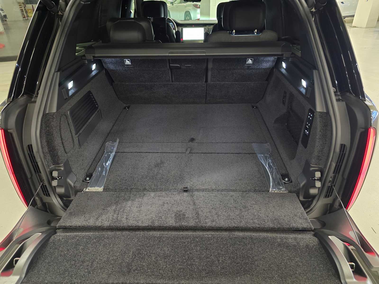 2025 Land Rover Range Rover SV