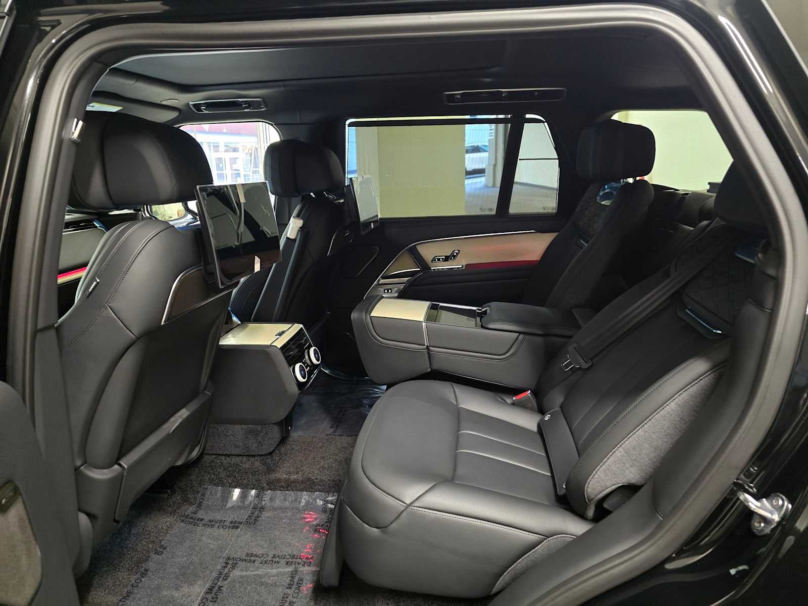 2025 Land Rover Range Rover SV