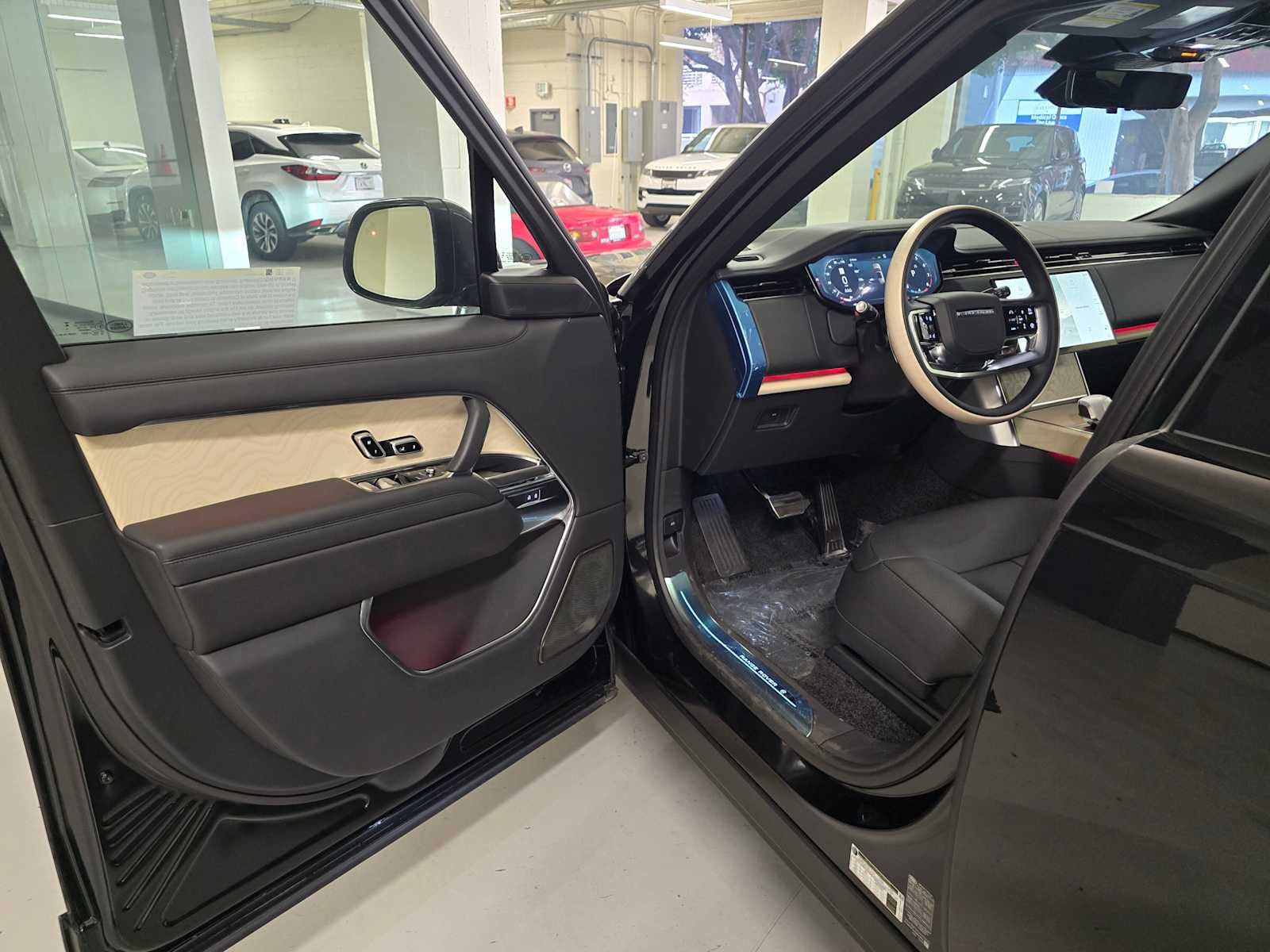 2025 Land Rover Range Rover SV