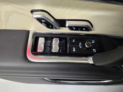 2025 Land Rover Range Rover SV