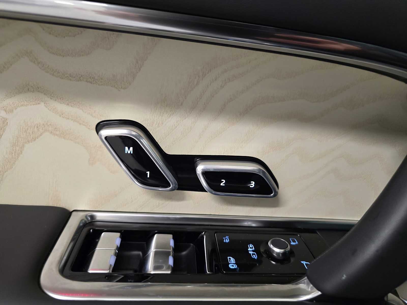 2025 Land Rover Range Rover SV