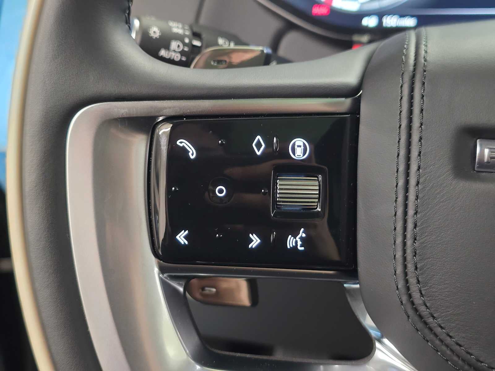 2025 Land Rover Range Rover SV