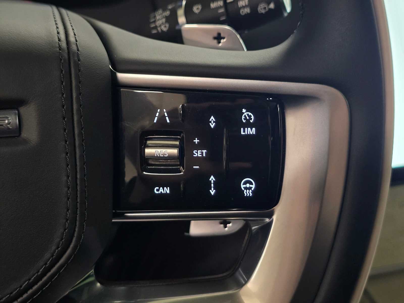 2025 Land Rover Range Rover SV