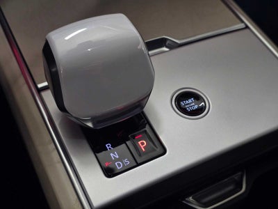 2025 Land Rover Range Rover SV