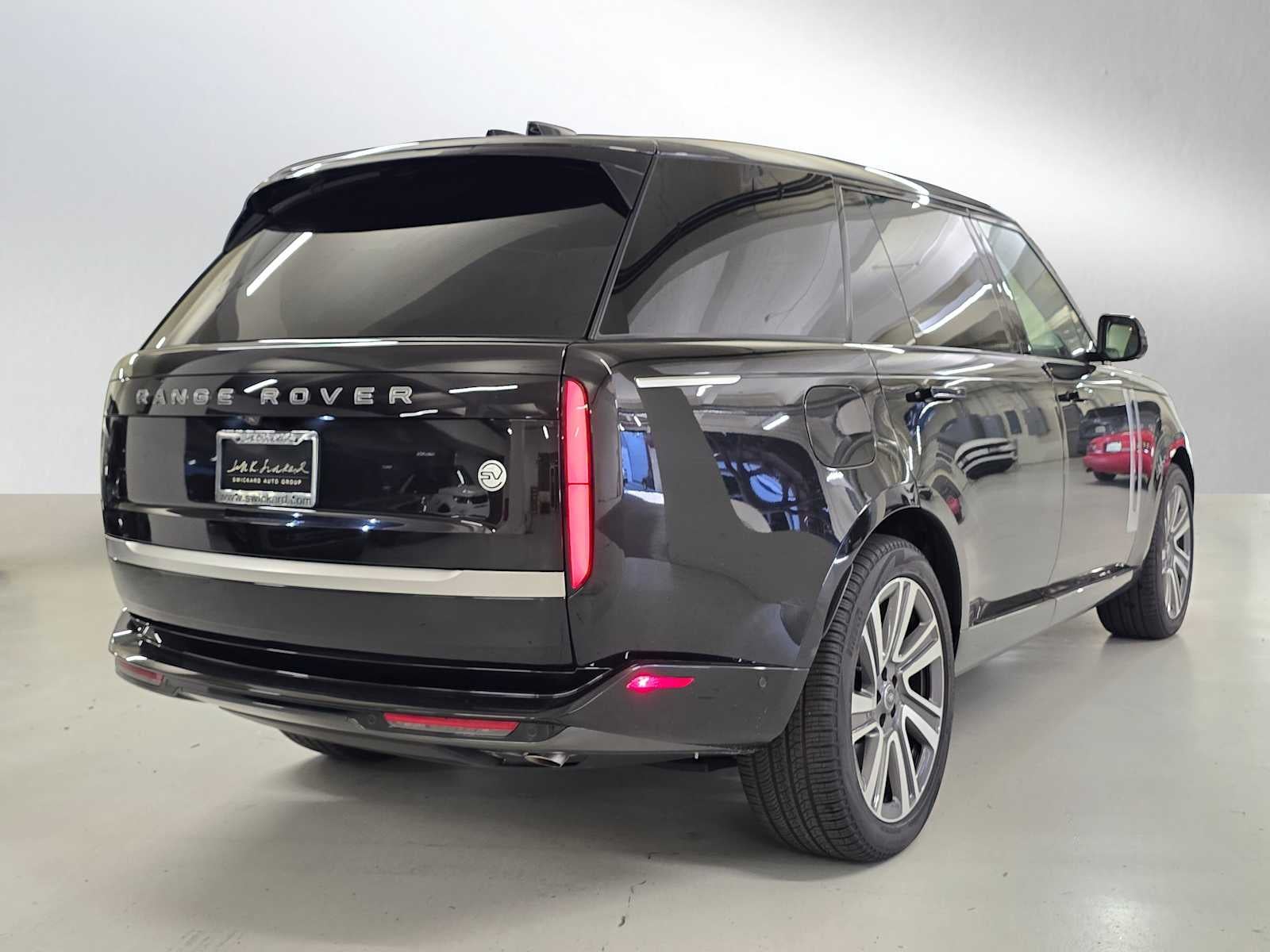 2025 Land Rover Range Rover SV