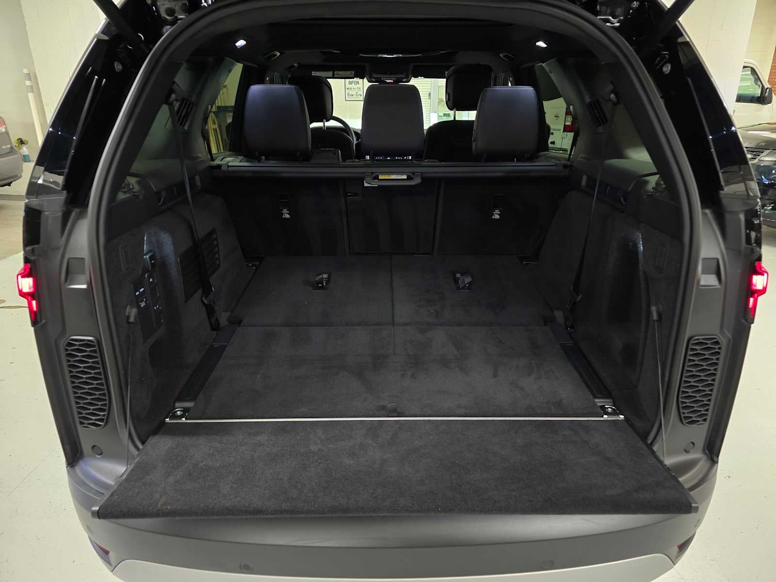 2025 Land Rover Discovery S