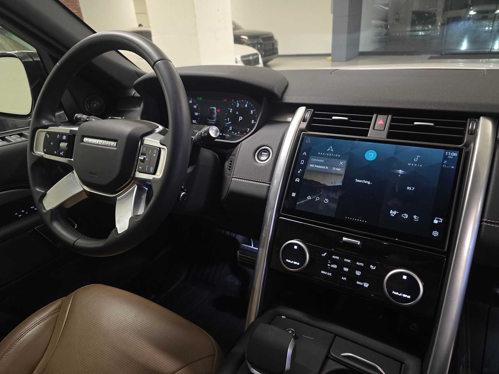 2025 Land Rover Discovery Dynamic SE