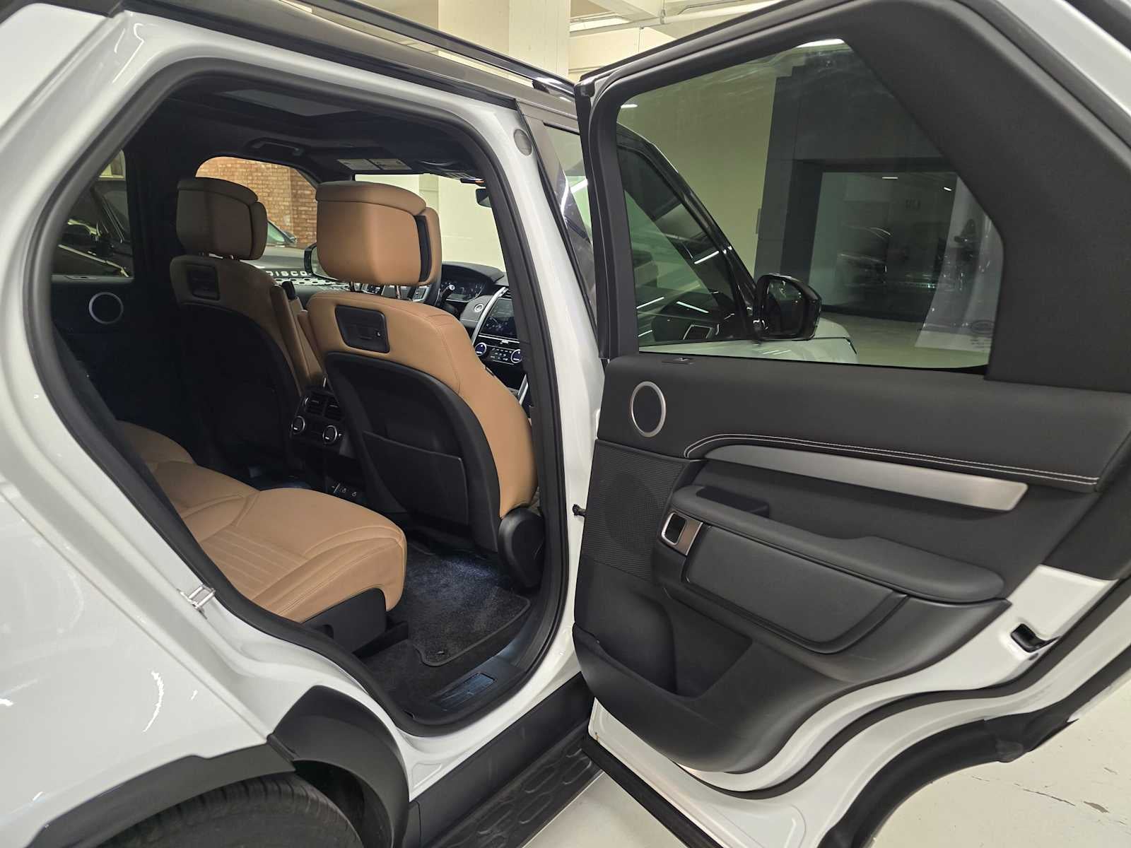 2025 Land Rover Discovery Dynamic SE