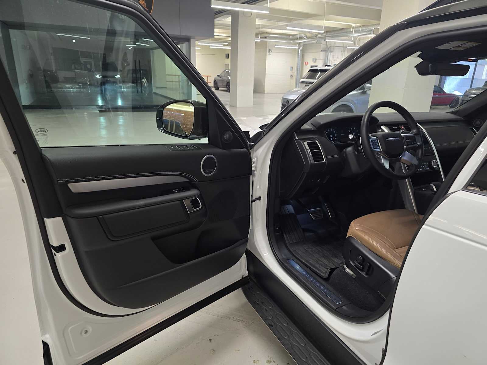 2025 Land Rover Discovery Dynamic SE