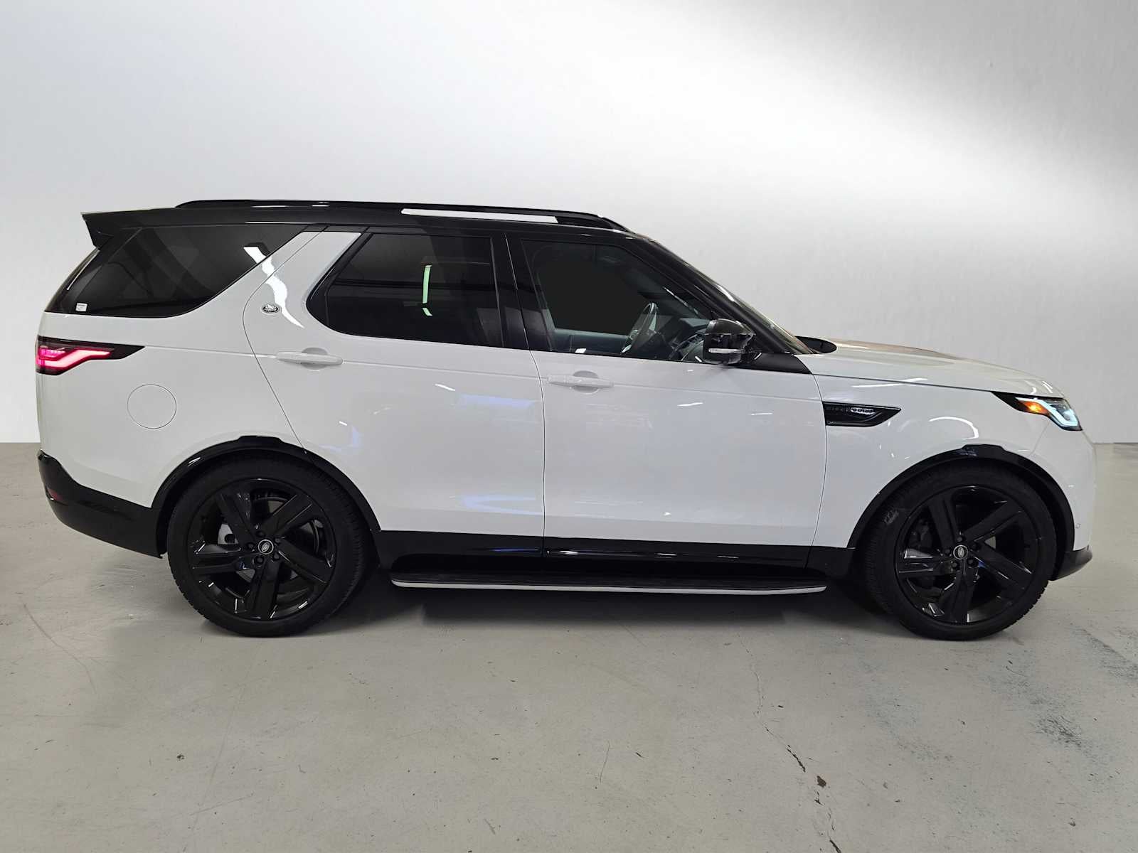 2025 Land Rover Discovery Dynamic SE