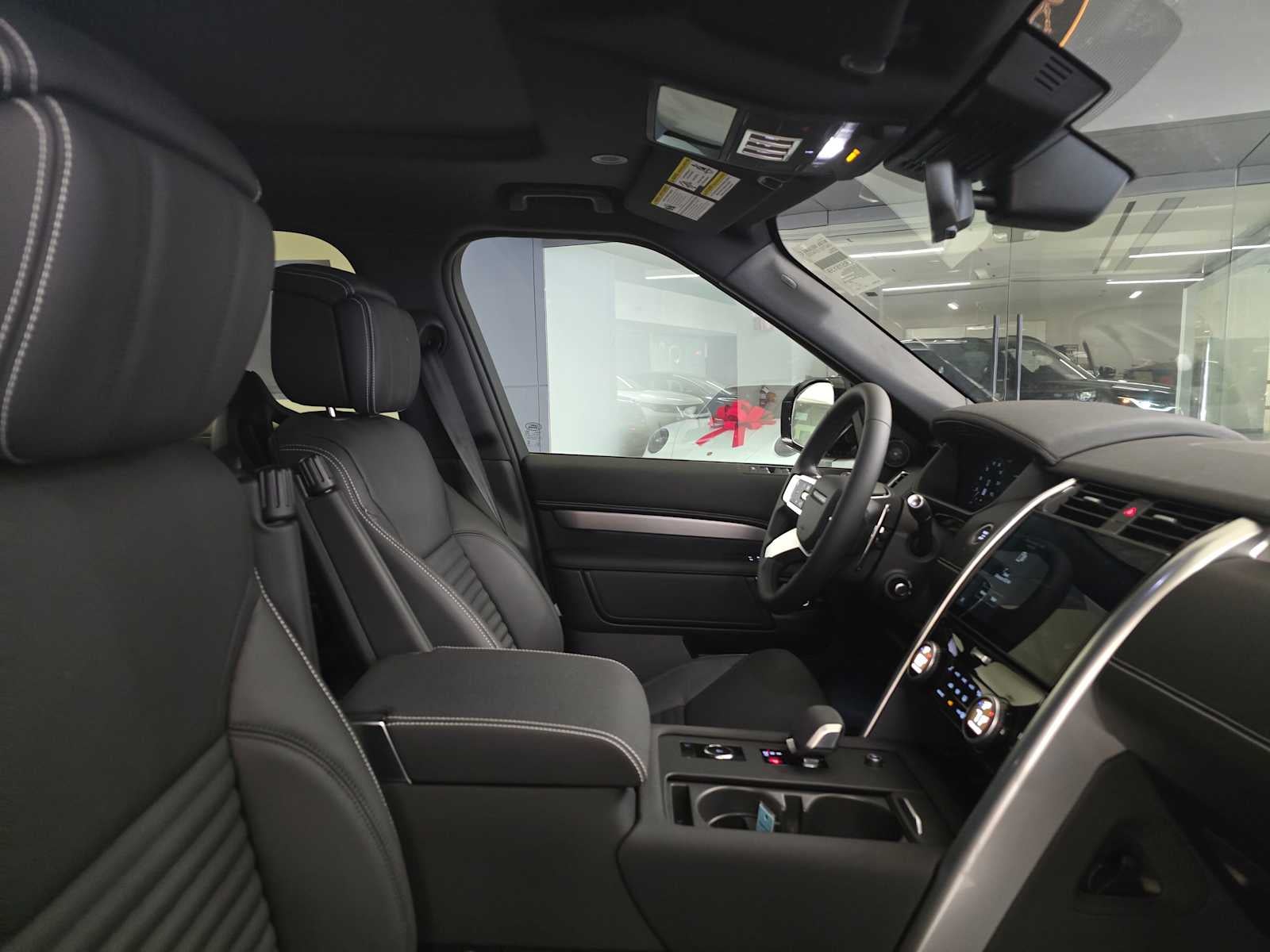 2025 Land Rover Discovery Dynamic SE