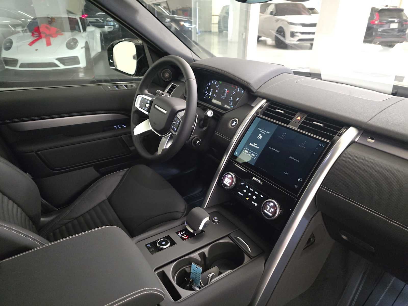 2025 Land Rover Discovery Dynamic SE