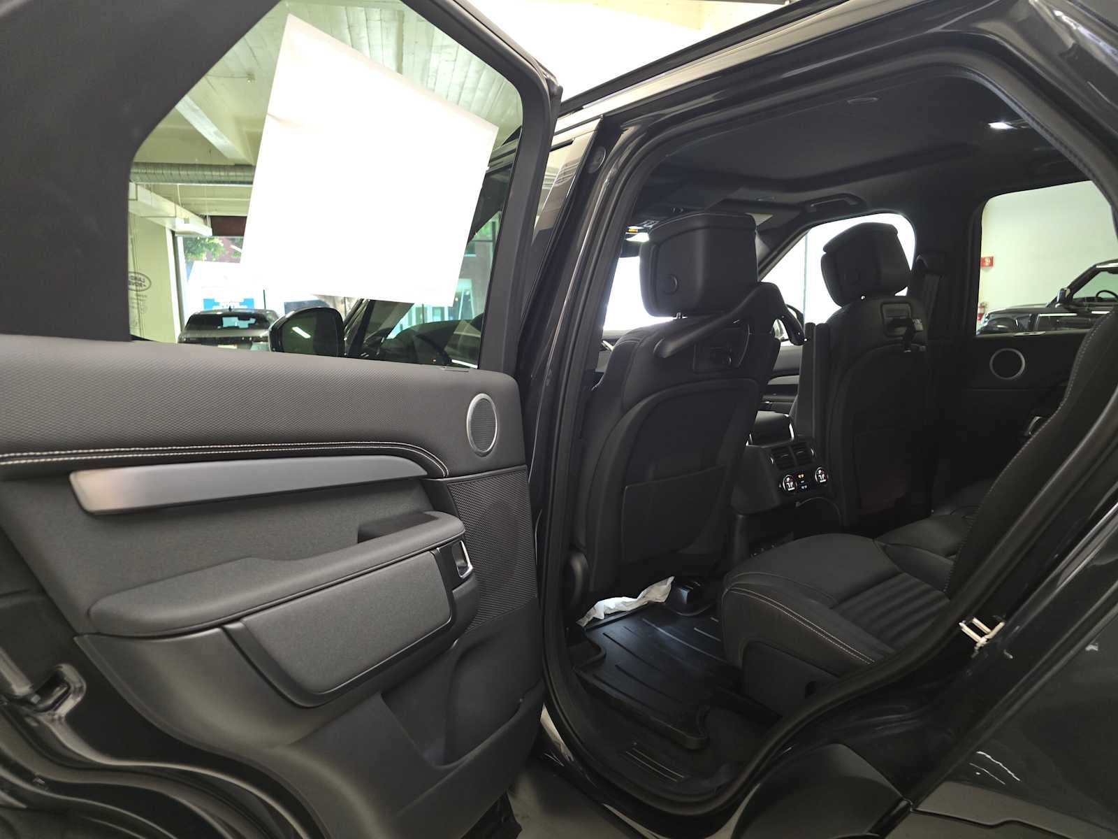 2025 Land Rover Discovery Dynamic SE