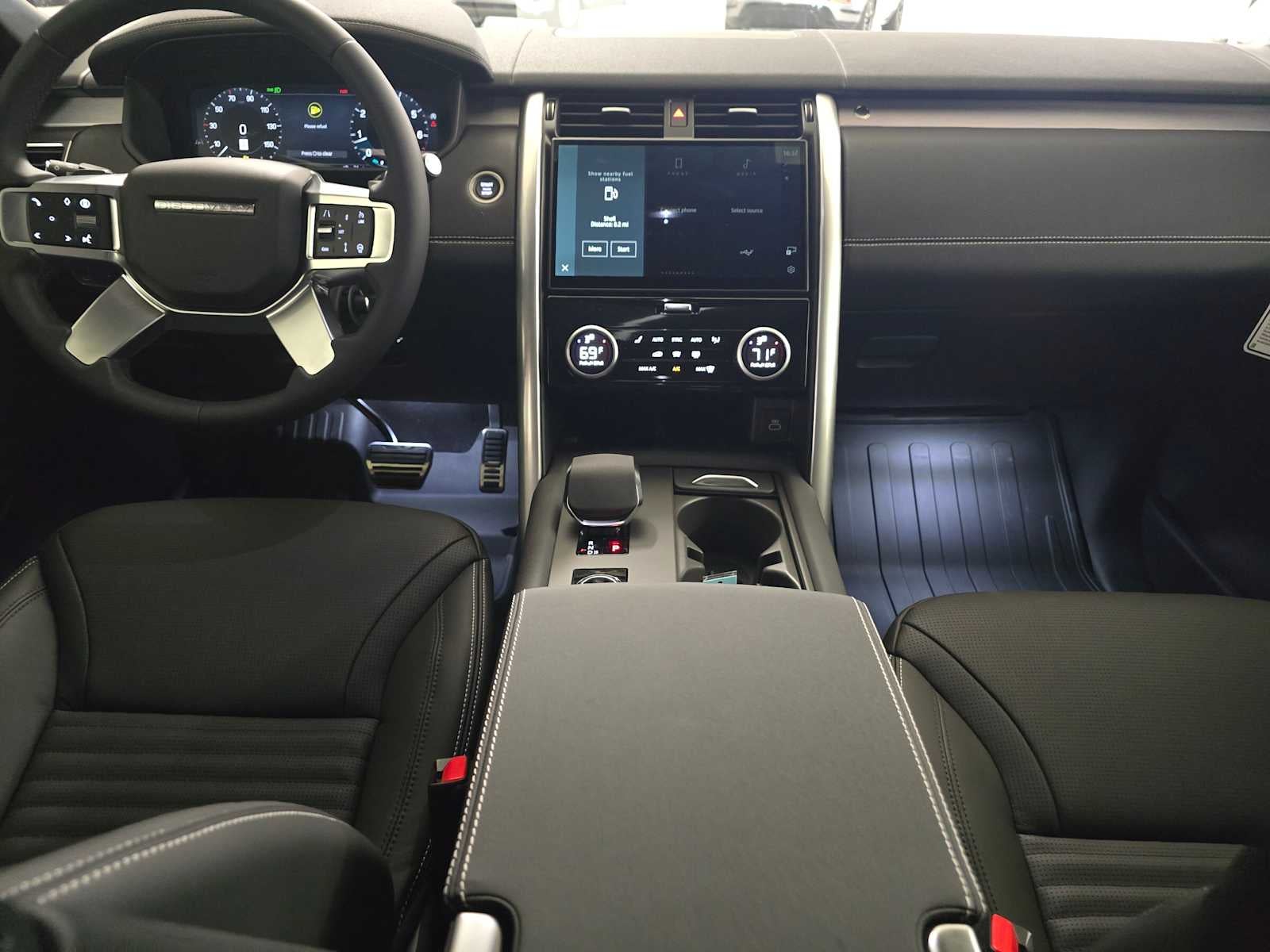 2025 Land Rover Discovery Dynamic SE