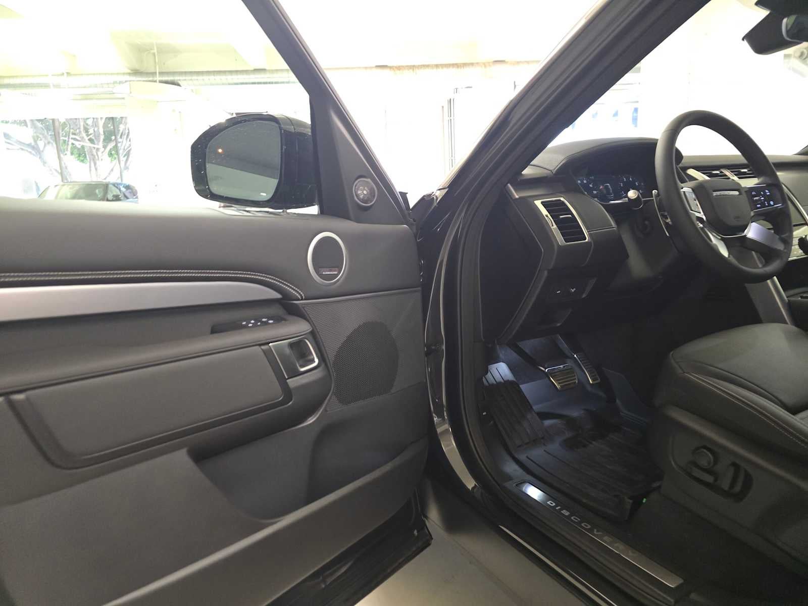 2025 Land Rover Discovery Dynamic SE