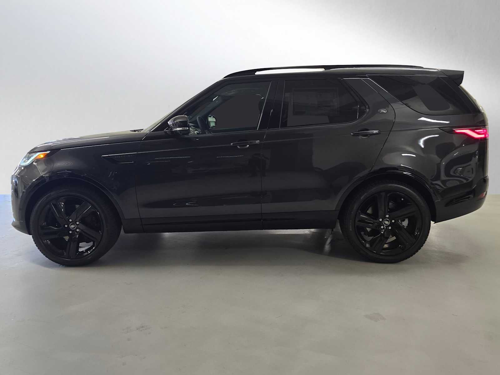 2025 Land Rover Discovery Dynamic SE