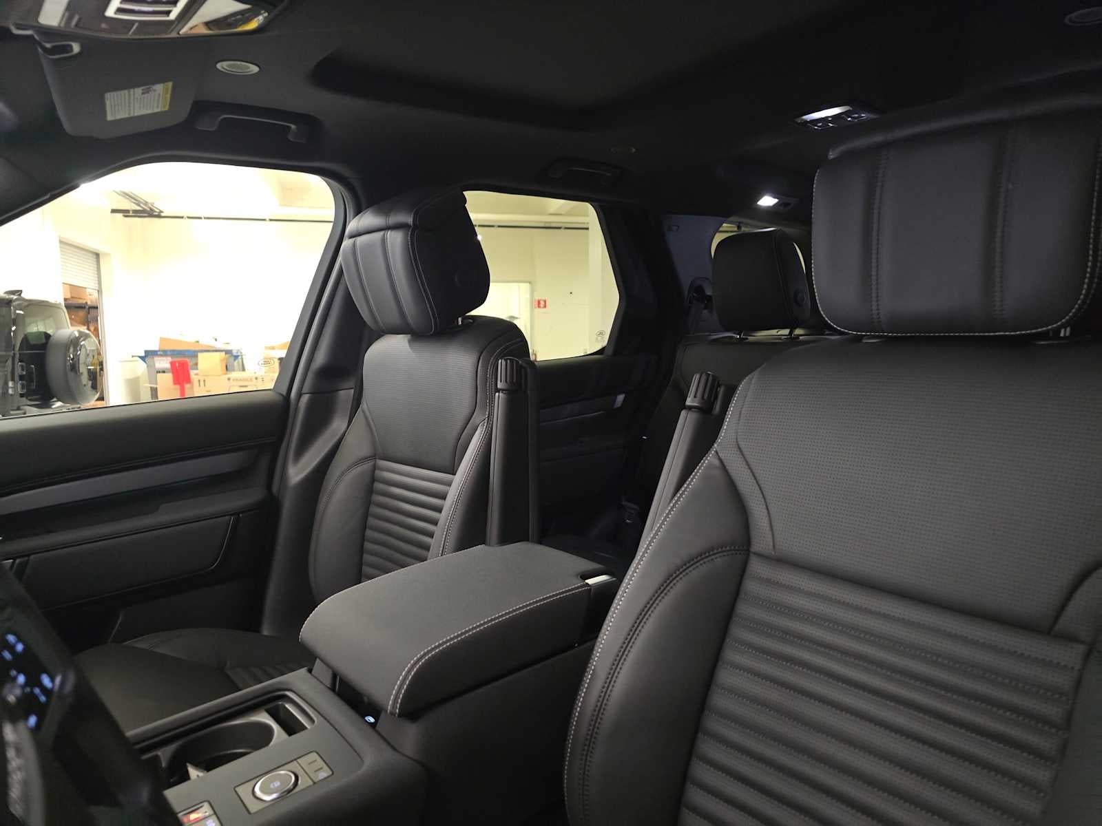 2025 Land Rover Discovery Dynamic SE