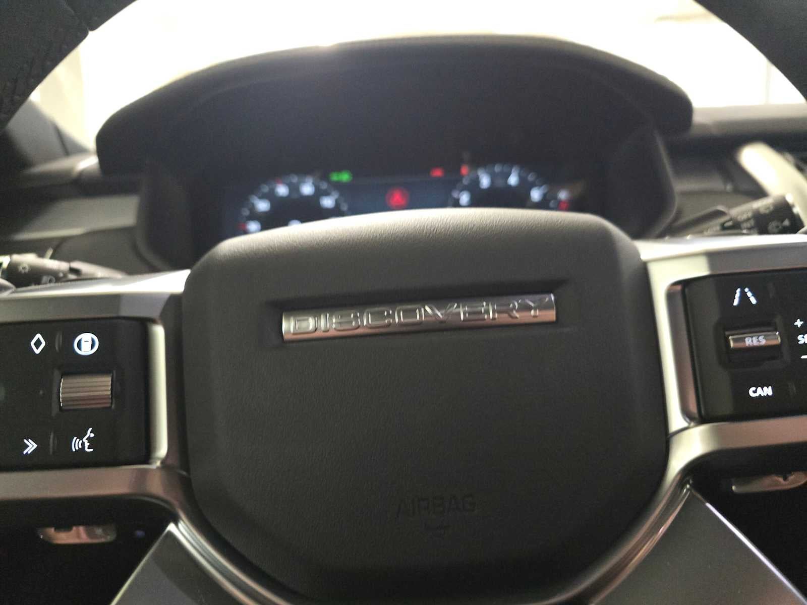2025 Land Rover Discovery Dynamic SE