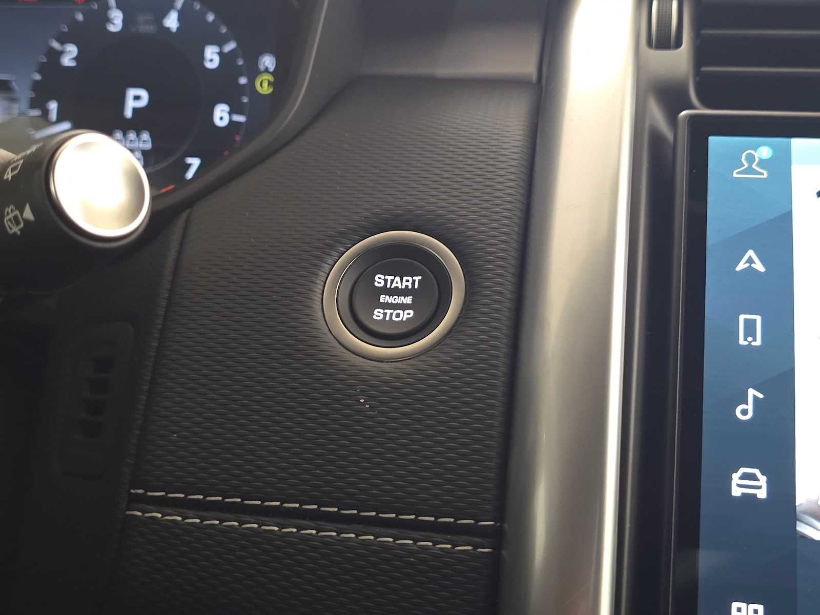 2025 Land Rover Discovery Dynamic SE