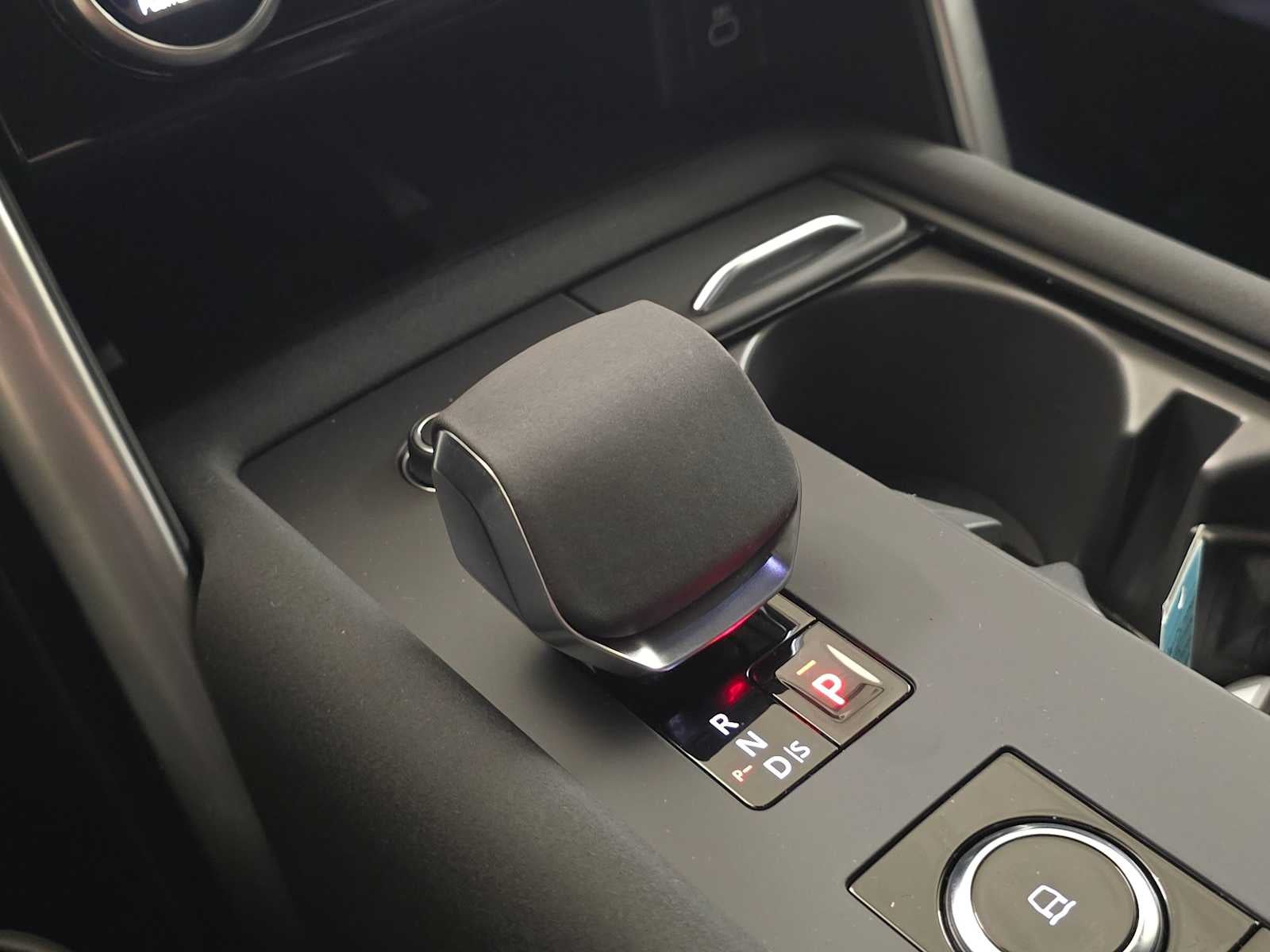 2025 Land Rover Discovery Dynamic SE