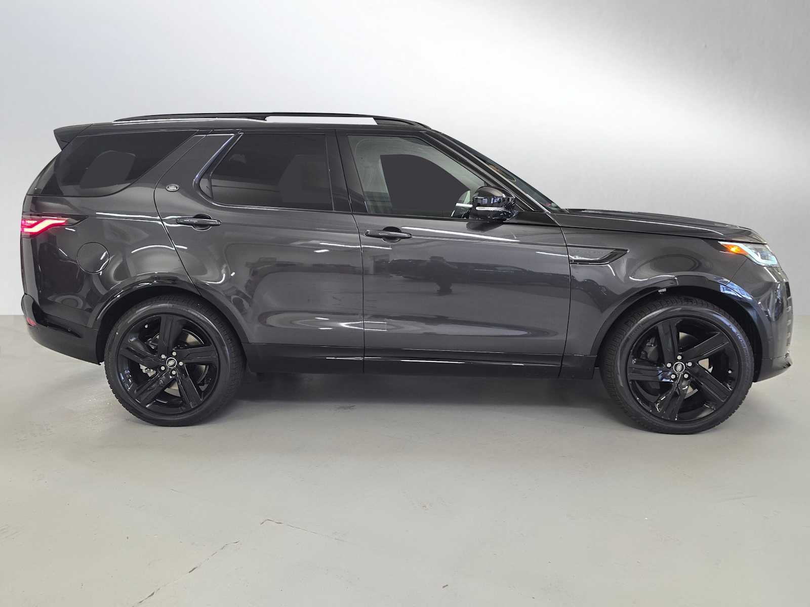 2025 Land Rover Discovery Dynamic SE
