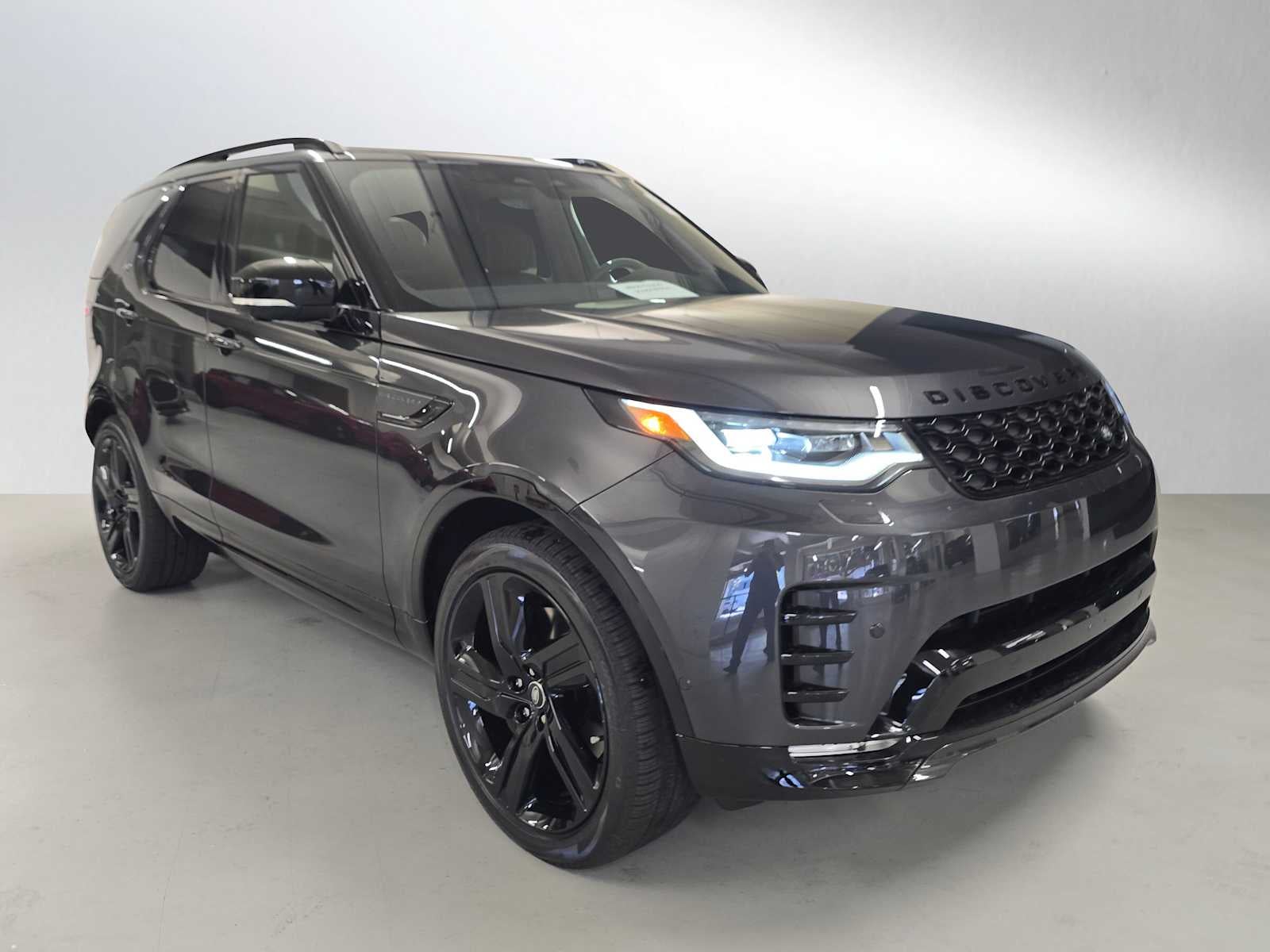 2025 Land Rover Discovery Dynamic SE