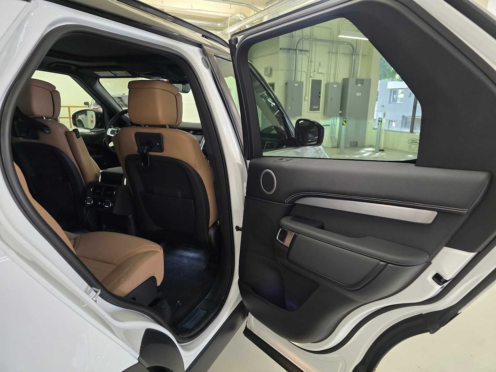 2026 Land Rover Discovery Gemini Edition