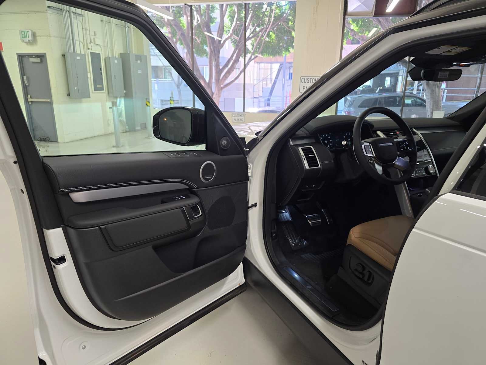 2026 Land Rover Discovery Gemini Edition