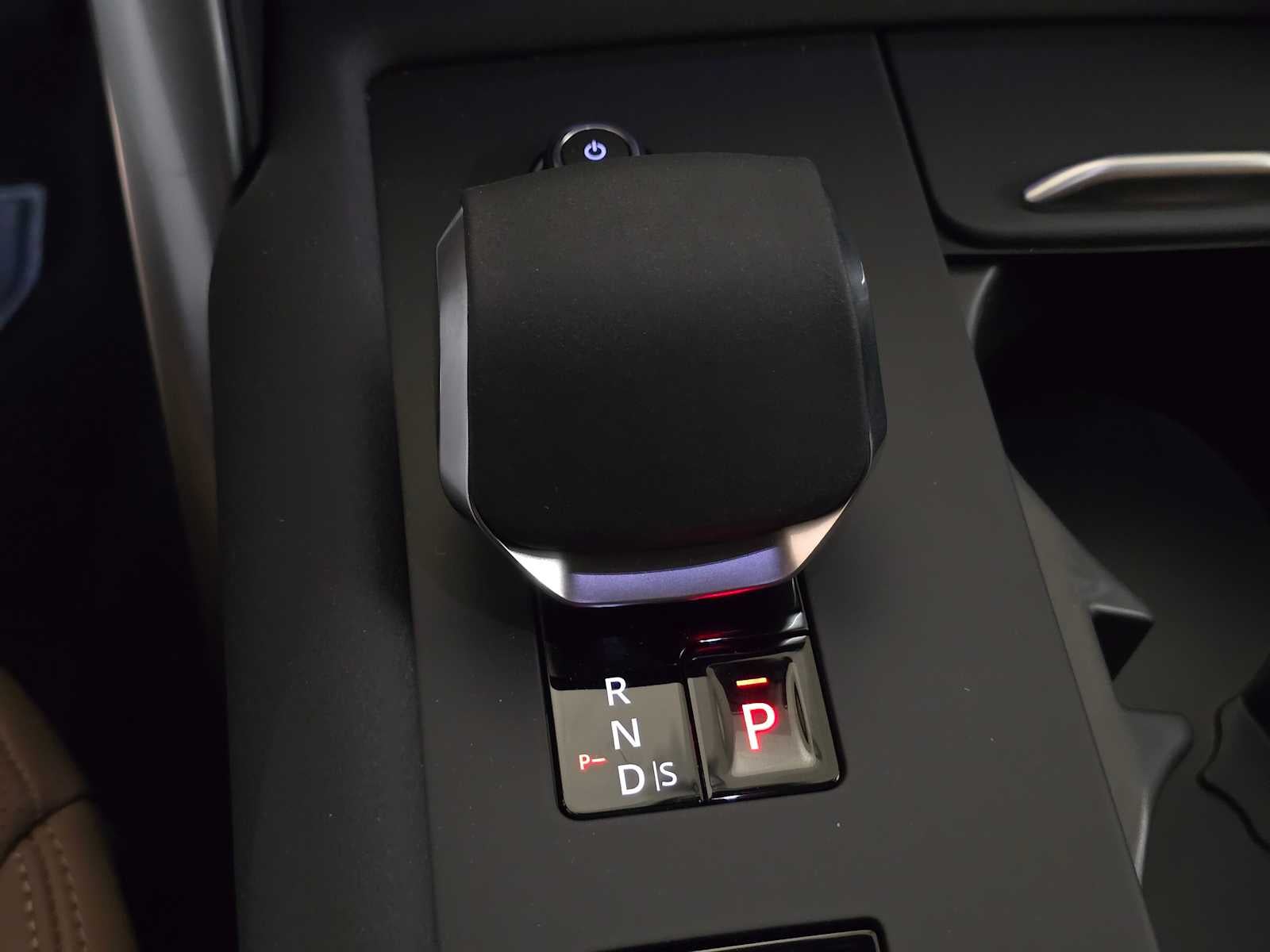 2026 Land Rover Discovery Gemini Edition