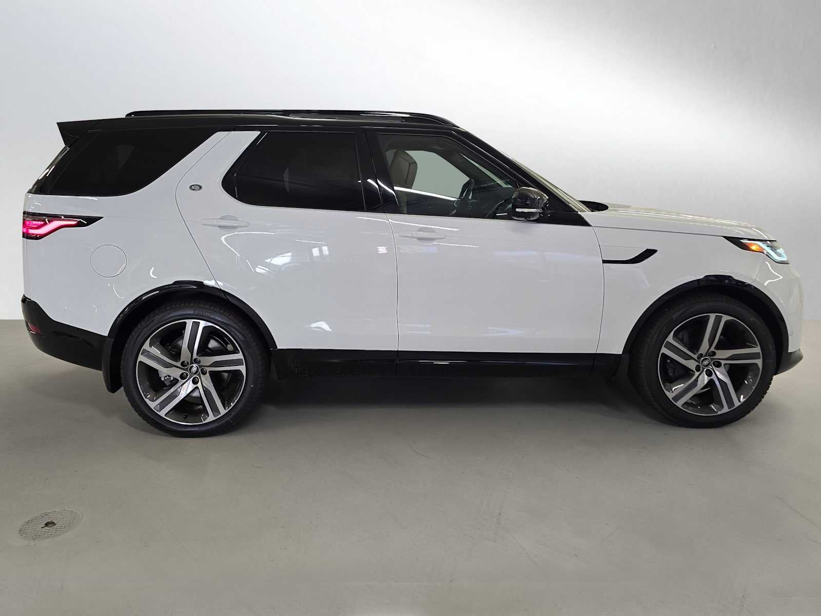 2026 Land Rover Discovery Gemini Edition
