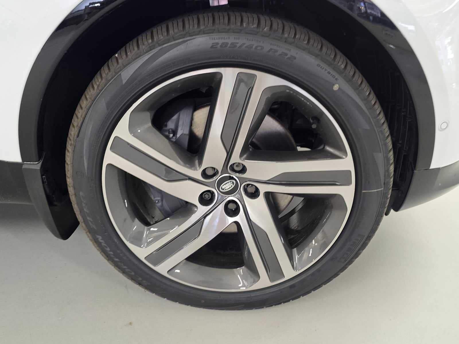 2026 Land Rover Discovery Gemini Edition