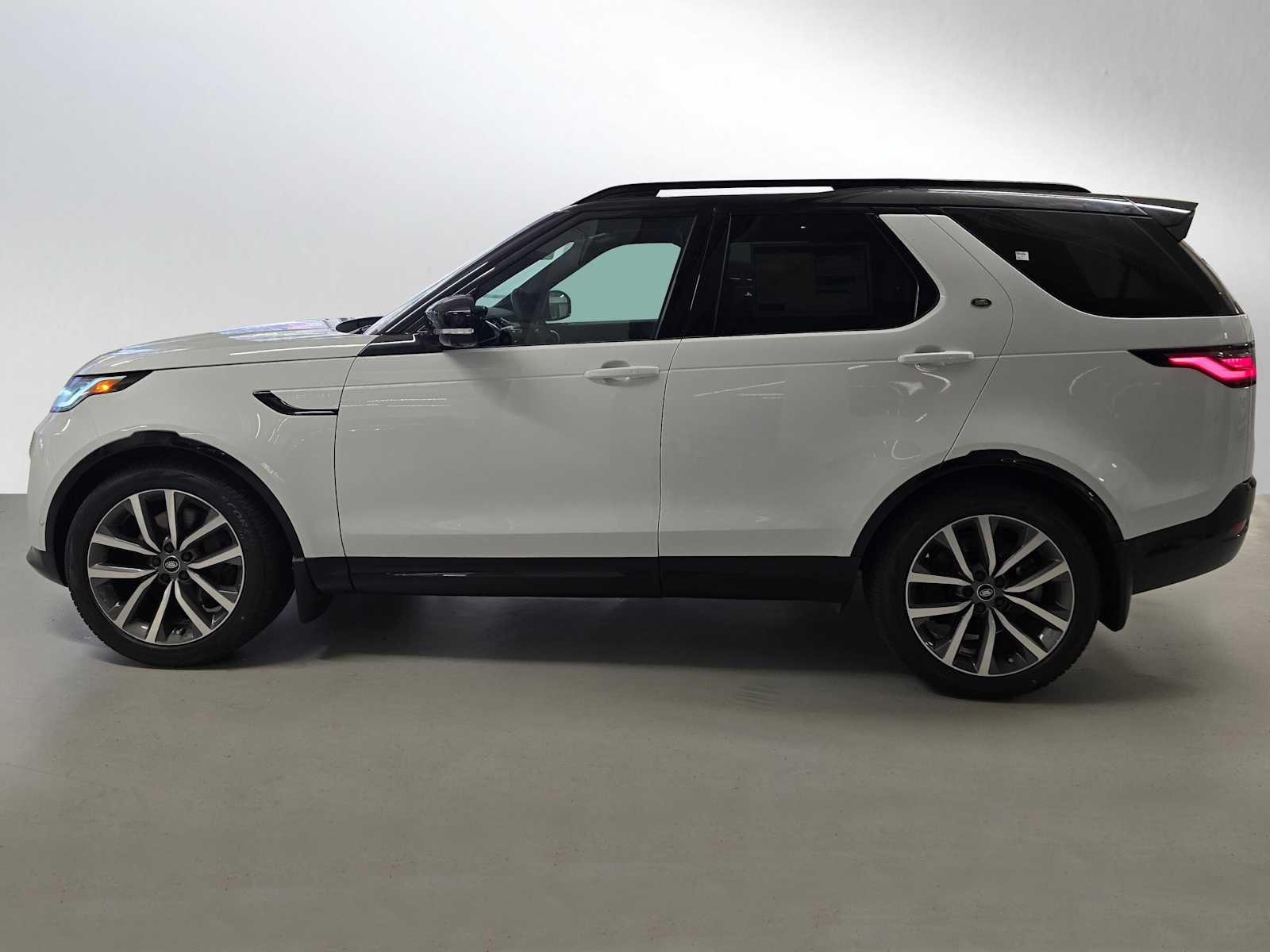2026 Land Rover Discovery Gemini Edition