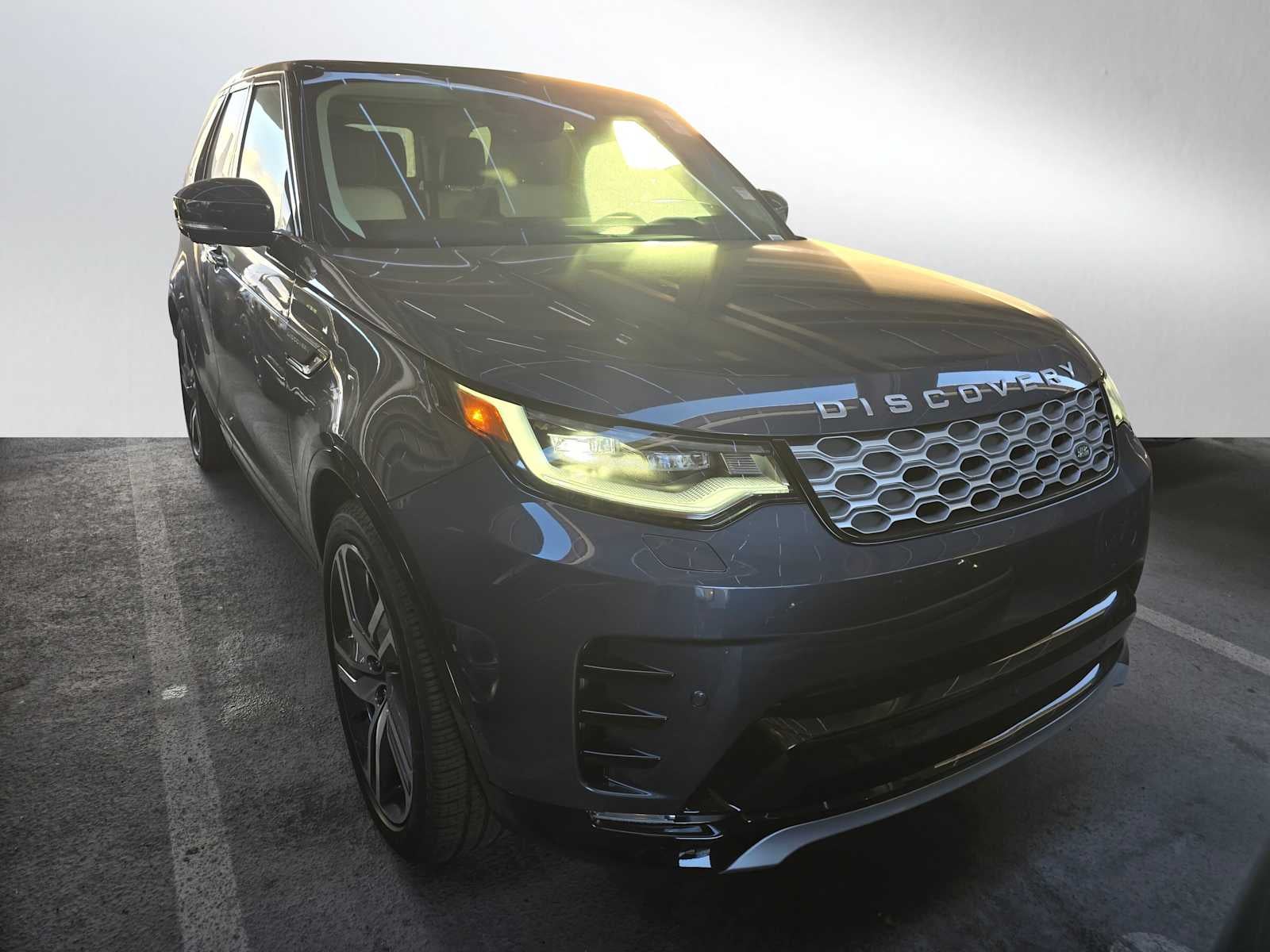 2025 Land Rover Discovery Metropolitan Edition