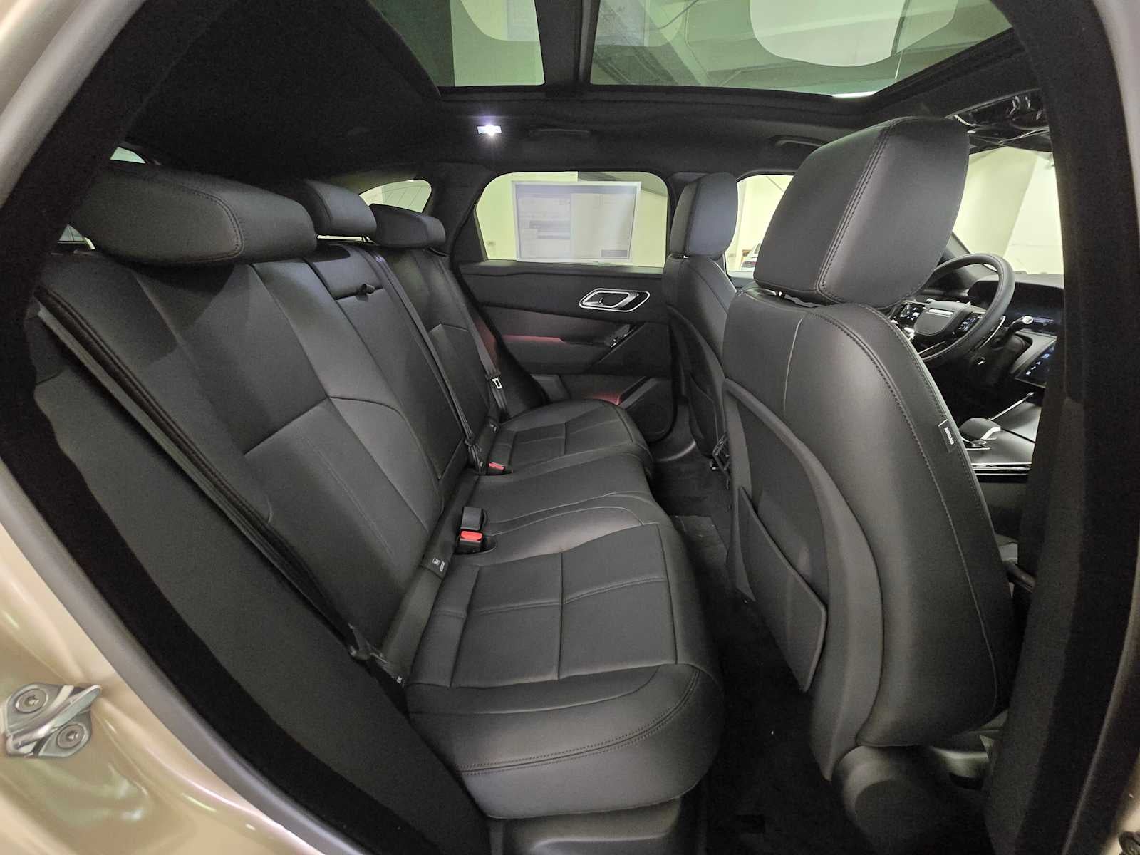 2026 Land Rover Range Rover Velar Dynamic SE