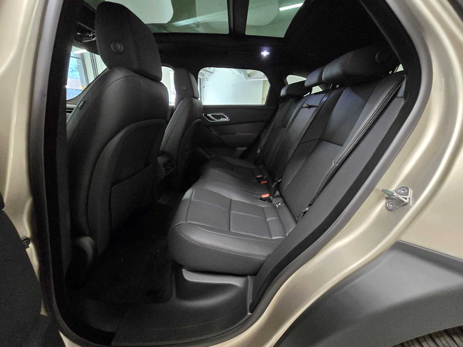 2026 Land Rover Range Rover Velar Dynamic SE