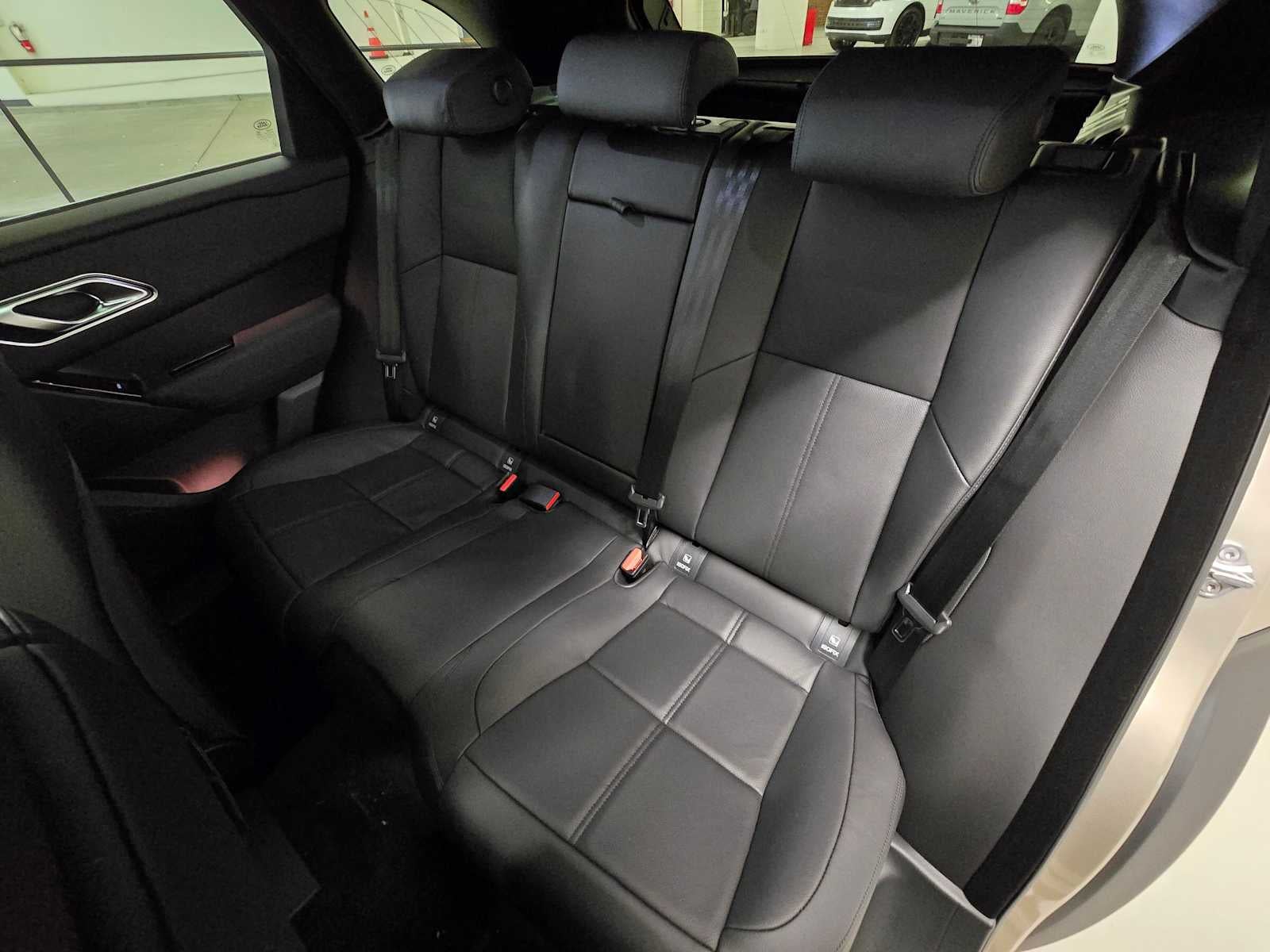 2026 Land Rover Range Rover Velar Dynamic SE