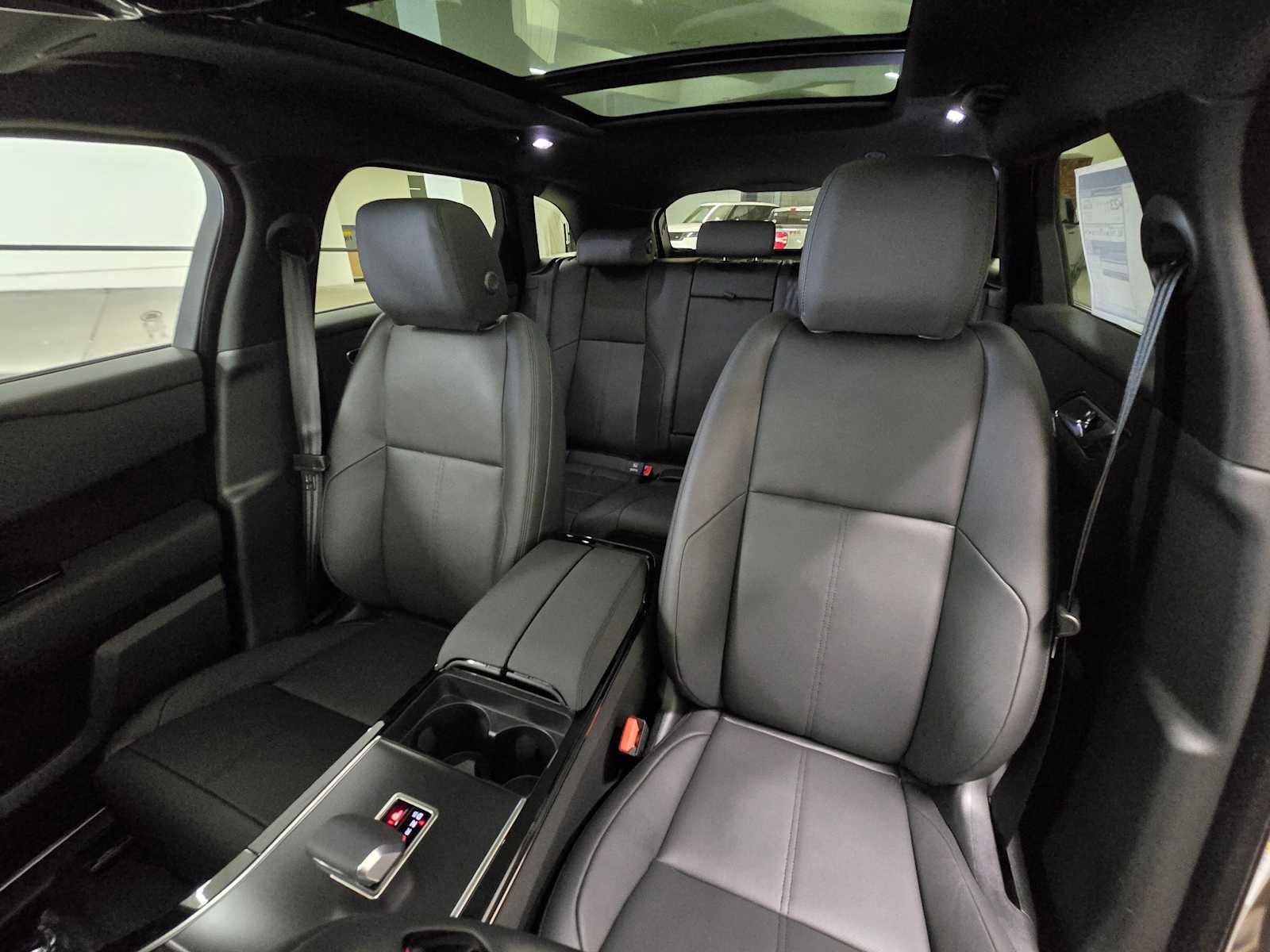 2026 Land Rover Range Rover Velar Dynamic SE