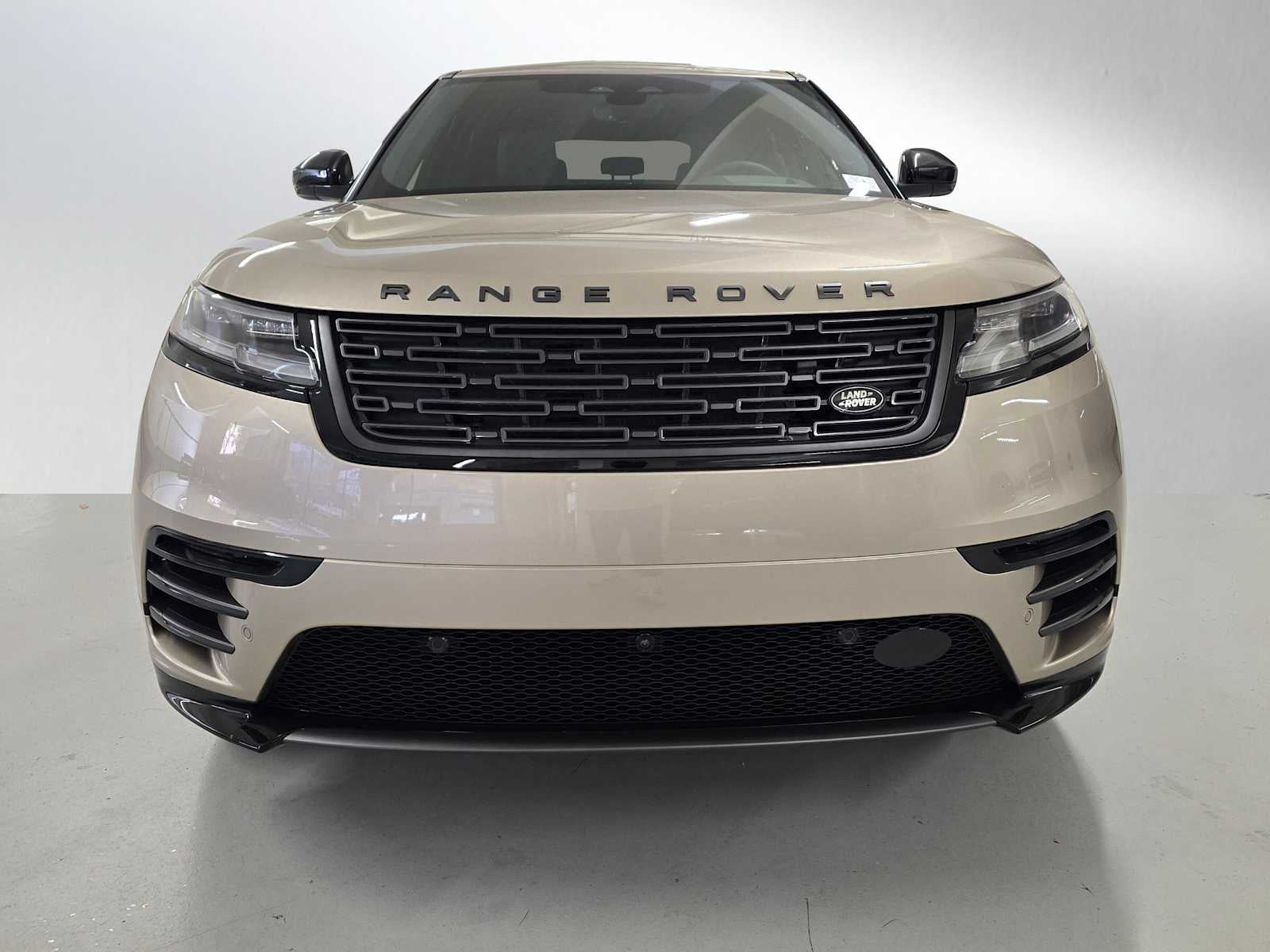 2026 Land Rover Range Rover Velar Dynamic SE