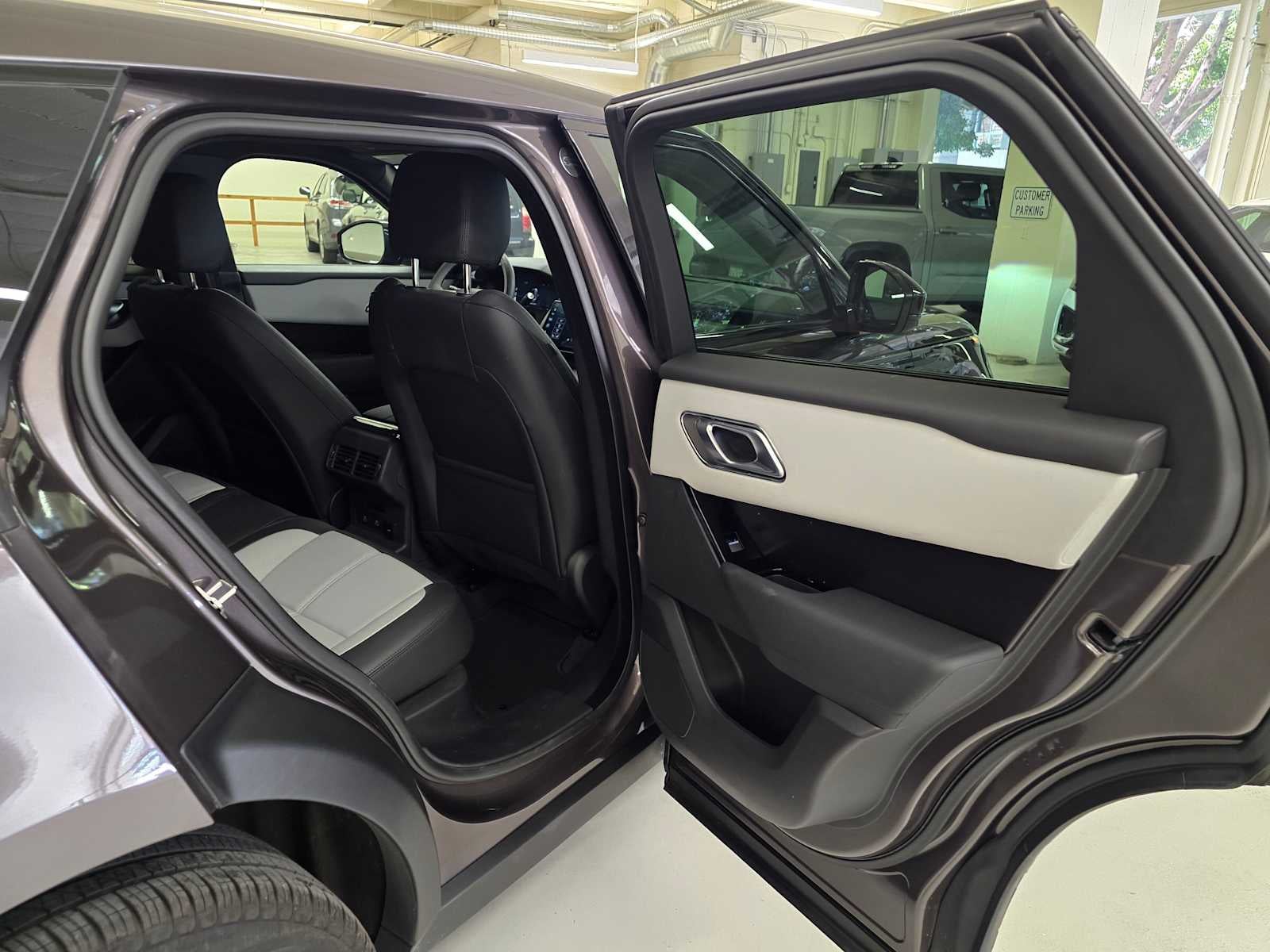 2026 Land Rover Range Rover Velar Dynamic SE