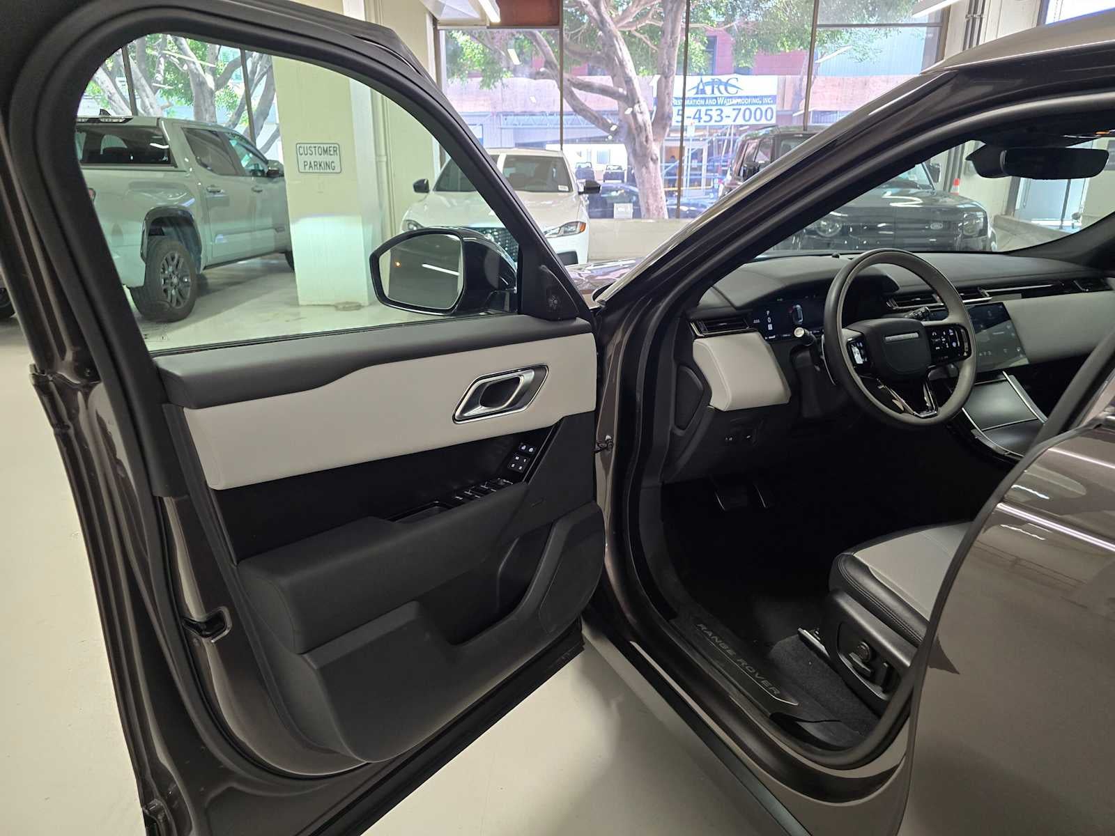 2026 Land Rover Range Rover Velar Dynamic SE