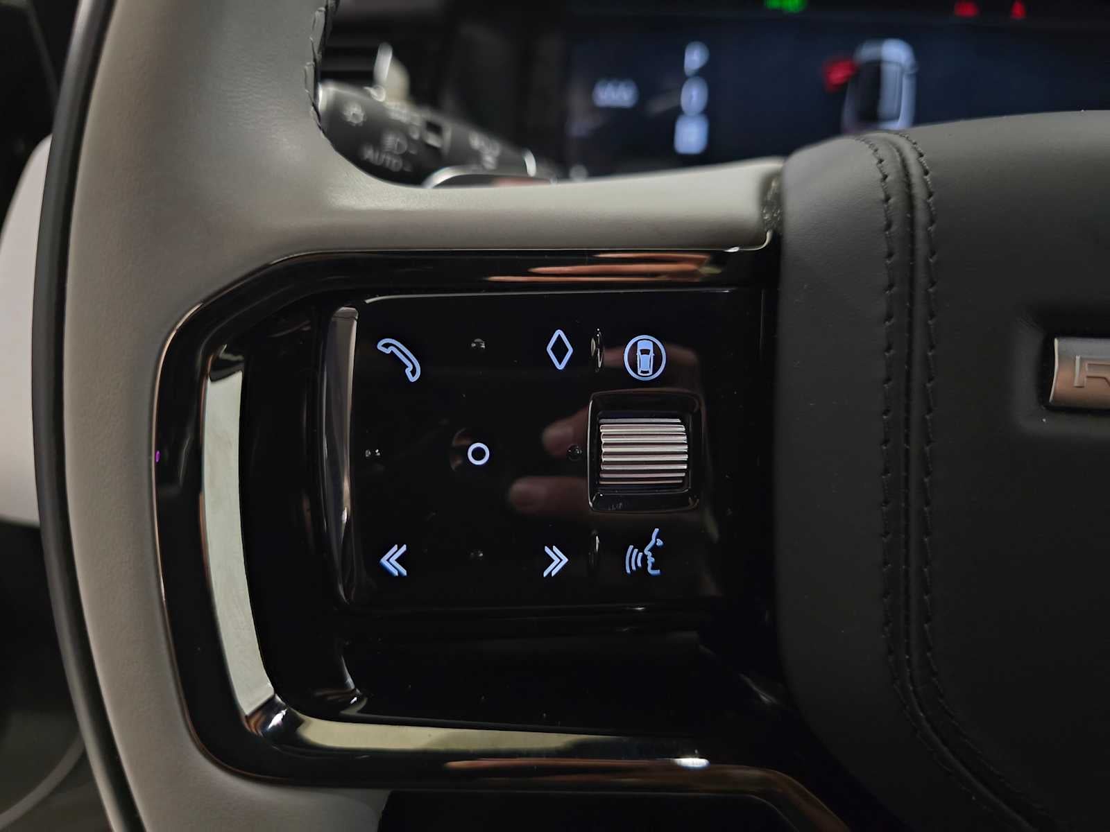 2026 Land Rover Range Rover Velar Dynamic SE