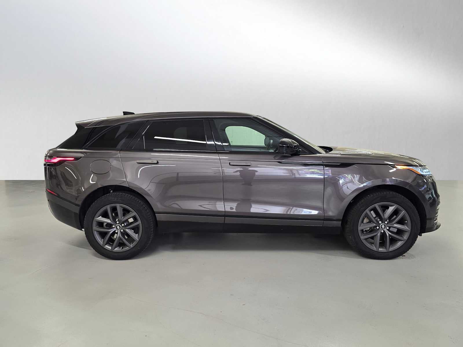 2026 Land Rover Range Rover Velar Dynamic SE