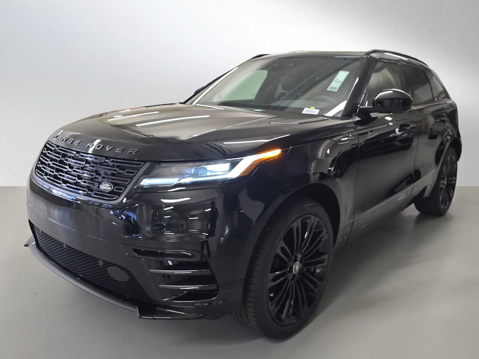 2026 Land Rover Range Rover Velar Dynamic SE